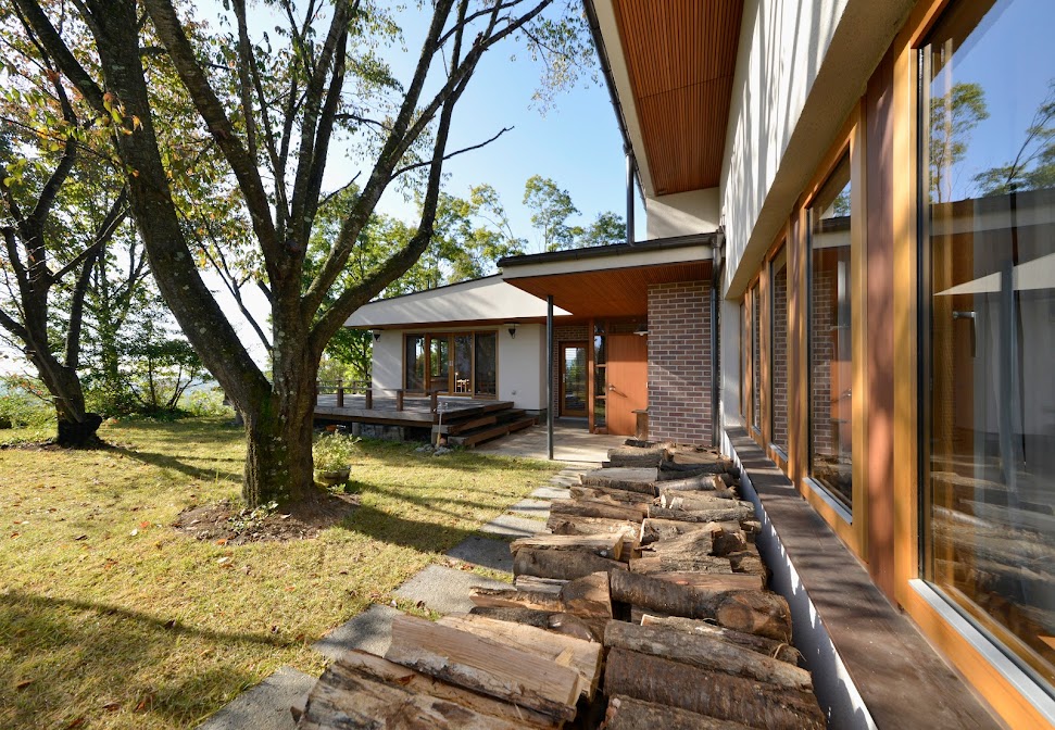傾斜地に建つ家 写真