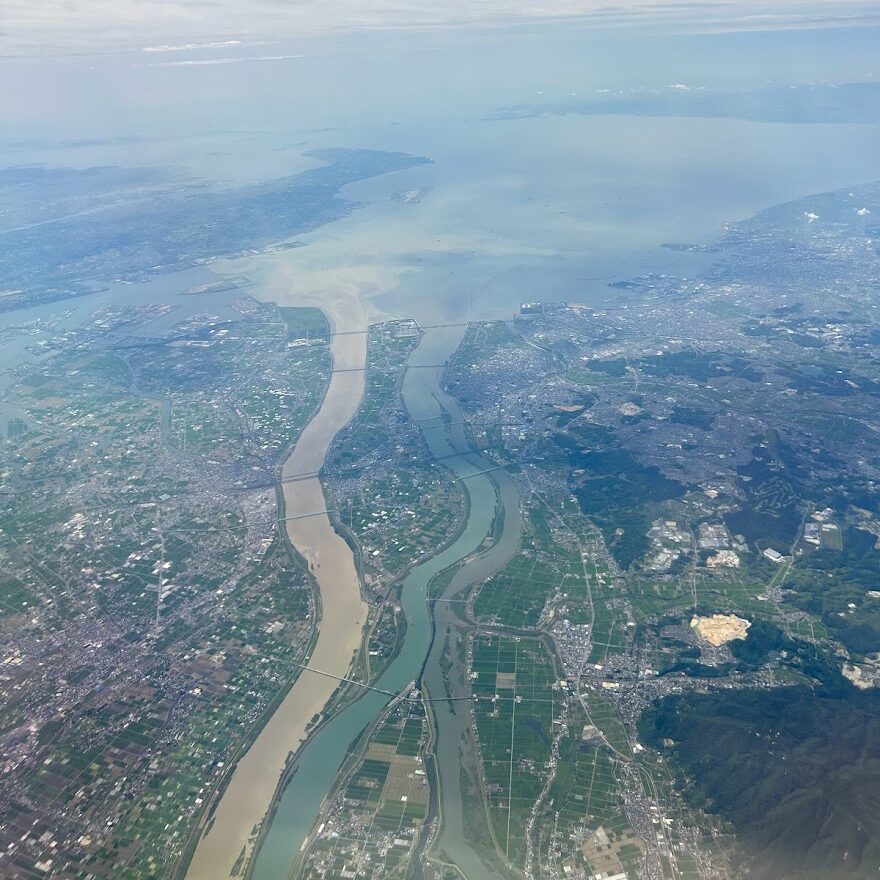 空から川を見る 写真